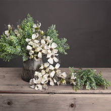 Charger l'image dans la galerie, Cream cosmos faux flowers spray