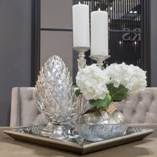 Afbeelding in Gallery-weergave laden, Distressed square mirrored trays with wooden detailing in two sizes
