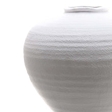 Indlæs billede til gallerivisning Matt white ceramic vase in two sizes