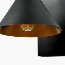 Indlæs billede til gallerivisning Matt black & antique brass conical wall lamp