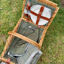 Afbeelding in Gallery-weergave laden, Picnic basket, the tweed fully fitted hamper for two people