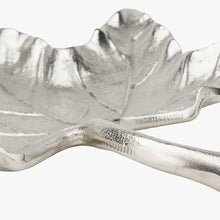 Carica l'immagine nel visualizzatore di Gallery, Silver metal oak leaf bowl