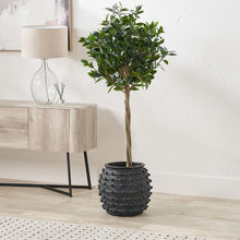 Indlæs billede til gallerivisning Bobbly nobbly planters in two sizes & colours