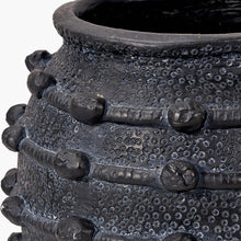 Indlæs billede til gallerivisning Bobbly nobbly planters in two sizes & colours