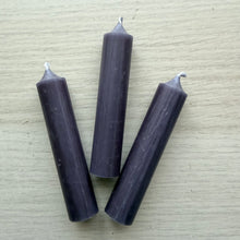 Carica l'immagine nel visualizzatore di Gallery, 10cm short dinner candles in a range of colours