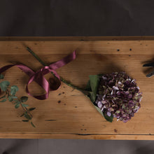 Indlæs billede til gallerivisning Burgundy faux hydrangea