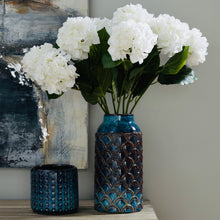 Lade das Bild in den Galerie-Viewer, Vase in indigo in a large size scalloped design