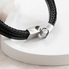 Indlæs billede til gallerivisning Personalised mens leather skull bracelet