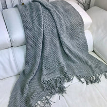 Afbeelding in Gallery-weergave laden, Open knit tasseled throw
