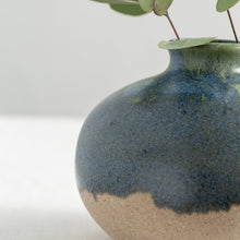 Load image into Gallery viewer, Dipped stem vase