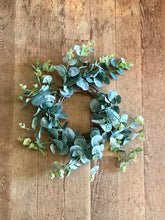 Carica l'immagine nel visualizzatore di Gallery, Frosted faux eucalyptus wreath
