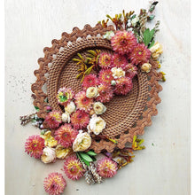 Carica l'immagine nel visualizzatore di Gallery, Placemat with braided rattan edge adorned with colorful flowers and greenery, perfect for dining table decor.
