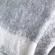 Charger l'image dans la galerie, Super soft gray fringed throw