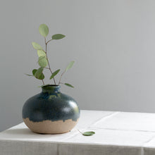 Load image into Gallery viewer, Dipped stem vase