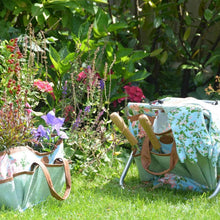 Indlæs billede til gallerivisning Garden tool stool & bag in rose print