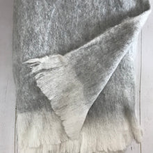 Charger l'image dans la galerie, Super soft gray fringed throw