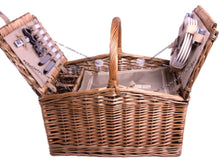 Carica l'immagine nel visualizzatore di Gallery, Deluxe picnic hamper for 4 people, hand woven basket with cutlery and plates.