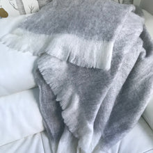 Charger l'image dans la galerie, Super soft gray fringed throw
