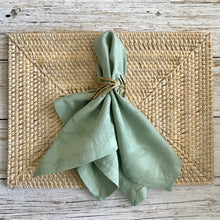 Indlæs billede til gallerivisning Balinese rectangular rattan place mat in a white wash finish