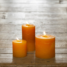 Indlæs billede til gallerivisning Rustic Pillar candle
