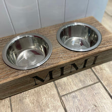 Afbeelding in Gallery-weergave laden, Personalised pet feeding station