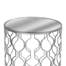 Carica l&#39;immagine nel visualizzatore di Gallery, Set of Two Silver Foil Mirrored Side Tables

