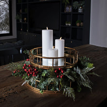 Afbeelding in Gallery-weergave laden, Large faux festive berry sprig
