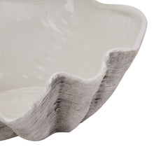 Indlæs billede til gallerivisning Large ceramic clam shell
