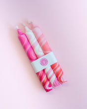 Lade das Bild in den Galerie-Viewer, Taper dinner candles in a pink marble design, 20cm tall, 3 pack, perfect for dining or ambient lighting.

