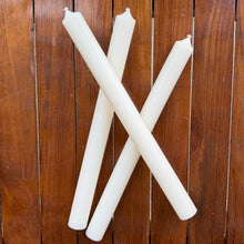 Lade das Bild in den Galerie-Viewer, 25cm tall dinner candles in a range of colours

