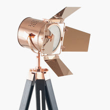 Indlæs billede til gallerivisning Film tripod copper floor lamp in two sizes
