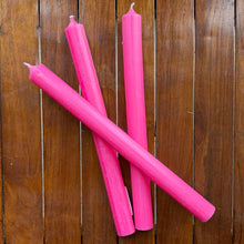 Lade das Bild in den Galerie-Viewer, 25cm tall dinner candles in a range of colours
