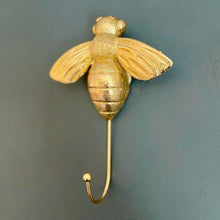 Charger l&#39;image dans la galerie, Gold Bumble bee large hook
