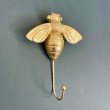 Carica l&#39;immagine nel visualizzatore di Gallery, Gold Bumble bee large hook
