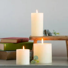 Indlæs billede til gallerivisning Rustic Pillar candle
