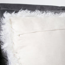 Carica l&#39;immagine nel visualizzatore di Gallery, Curly Sheepskin square cushion in a range of colours
