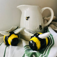 Load image into Gallery viewer, Bumble Bees salt &amp; pepper shaker set
