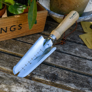 RHS endorsed weeding trowel