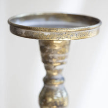 Indlæs billede til gallerivisning Elegant pillar candle holder in white gold finish with classic turned silhouette, small size decorative piece.
