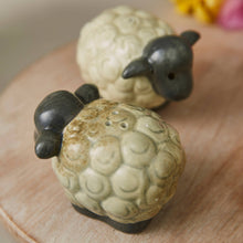 Indlæs billede til gallerivisning Salt &amp; Pepper Shaker Set - Highland Sheep
