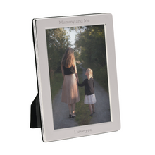 Charger l'image dans la galerie, Personalised silver plated photo frame with photo of mother and child, engraved 'Mummy and Me, I love you'.
