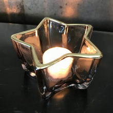 Carica l&#39;immagine nel visualizzatore di Gallery, Smoked glass star tealight holder with gold rim
