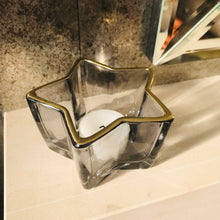 Afbeelding in Gallery-weergave laden, Smoked glass star tealight holder with gold rim
