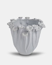 Carica l&#39;immagine nel visualizzatore di Gallery, White ceramic botanical vase
