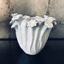 Charger l&#39;image dans la galerie, White ceramic botanical vase
