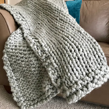 Load image into Gallery viewer, Luxe chunky knit throw
