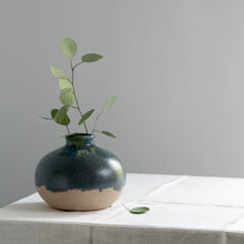 Load image into Gallery viewer, Dipped stem vase

