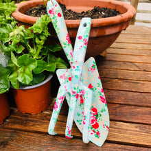 Charger l&#39;image dans la galerie, Garden trowel &amp; fork set in rose print
