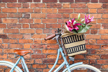 Afbeelding in Gallery-weergave laden, Hand woven bicycle basket - Fante
