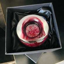 Indlæs billede til gallerivisning Pink Flower paperweight tealight holder
